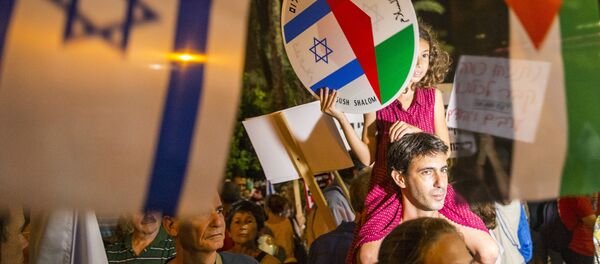 Des jeunes réclament l'ouverture des négociations de paix israélo-palestiniennes - Sputnik Afrique
