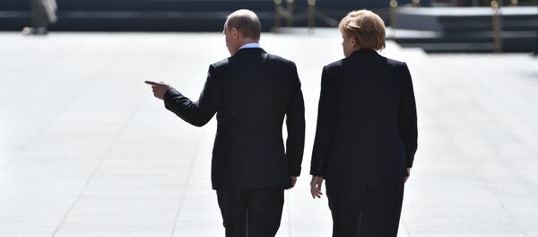 Vladimir Poutine et Angela Merkel - Sputnik Afrique
