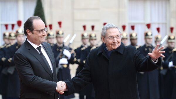 Raul Castro et François Hollande - Sputnik Afrique