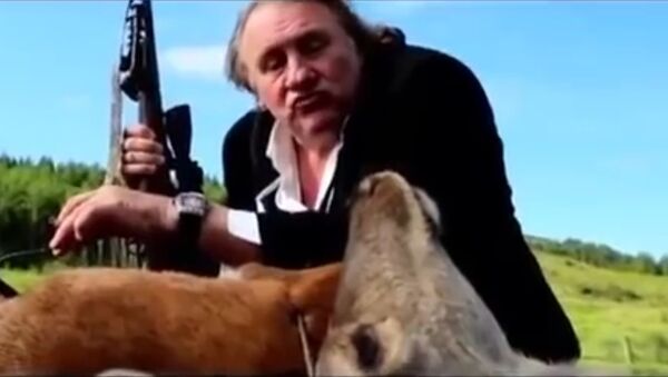 Quand Depardieu fume un cerf à la télévision russe - Sputnik Afrique