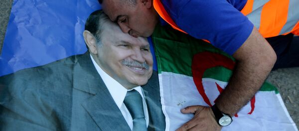 Un sympathisant du Président Bouteflika - Sputnik Afrique
