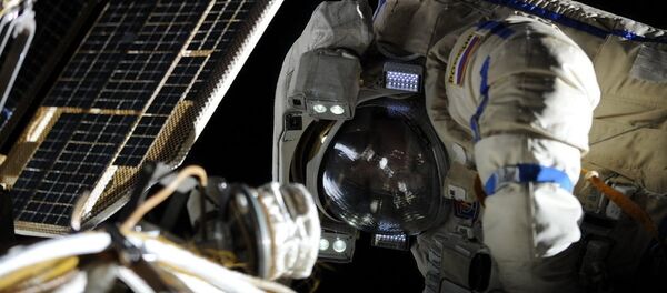 Les cosmonautes russes de l'ISS sortent dans l'espace - Sputnik Afrique