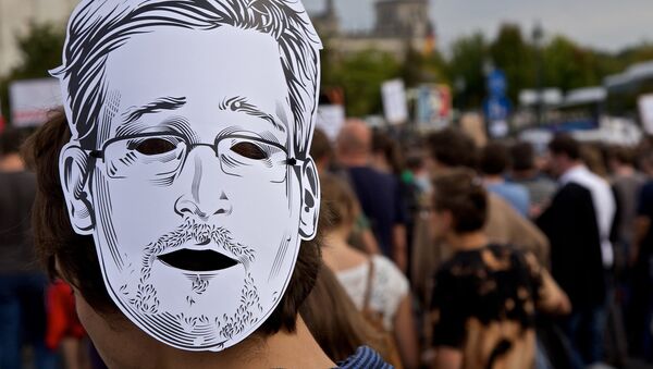 Edward Snowden, masque - Sputnik Afrique