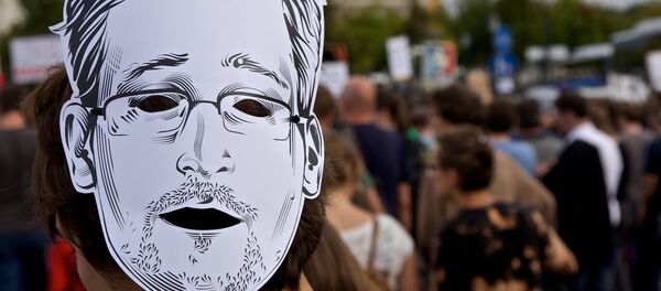 Edward Snowden, le masque - Sputnik Afrique