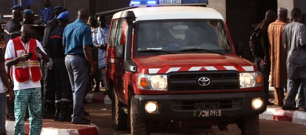 An ambulance seen outside the Radisson Blu hotel, after an attack by gunmen on the hotel, in Bamako, Mali, Friday, Nov. 20, 2015. Islamic extremists armed with guns and grenades stormed the luxury Radisson Blu hotel in Mali's capital Friday morning, and security forces worked to free guests floor by floor. - Sputnik Afrique