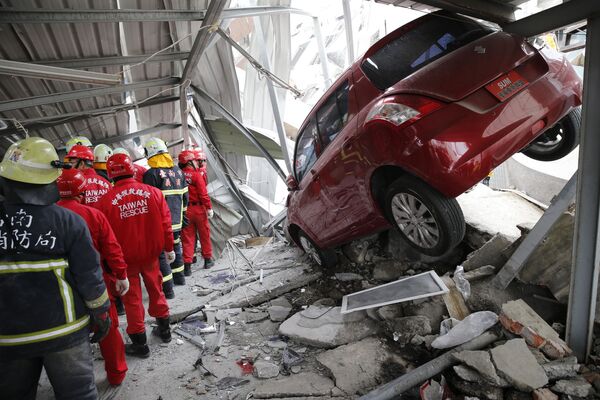 Séisme à Taïwan: les secours au milieu des ruines d’un immeuble effondré - Sputnik Afrique