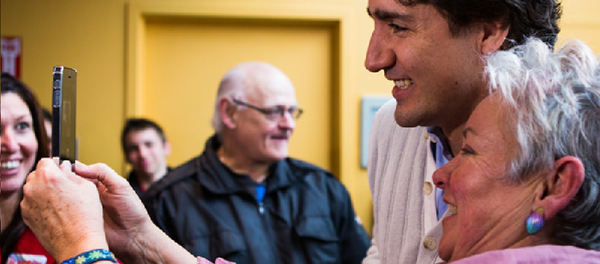 Justin Trudeau et la politique par les selfies - Sputnik Afrique