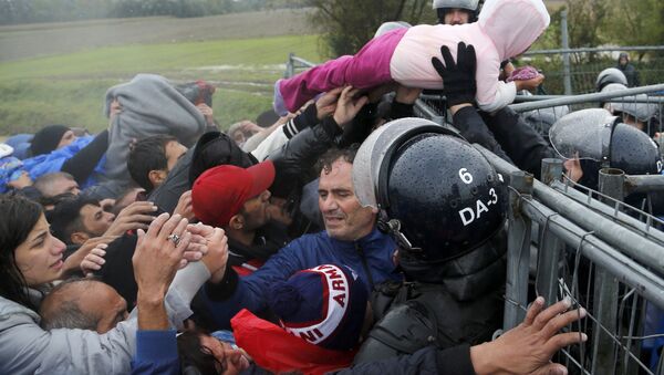 Des migrants à la frontière entre la Croatie et la Solovénie. - Sputnik Afrique