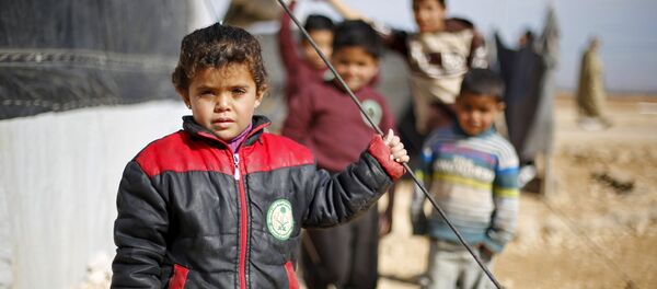 Syrian refugee children pose as they play near their families' residence at Al Zaatari refugee camp in the Jordanian city of Mafraq, near the border with Syria, January 30, 2016. - Sputnik Afrique