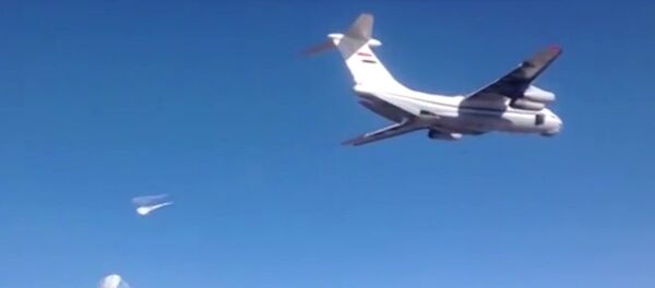 l’aide humanitaire russe parachutée dans une ville encerclée par Daech - Sputnik Afrique