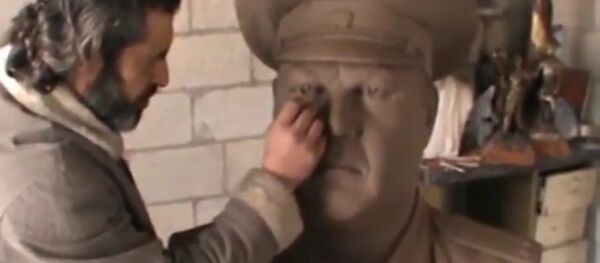 Сирийский скульптор подарил России памятник погибшему пилоту Су-24 - Sputnik Afrique