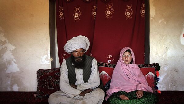 Une fille pakistanaise avec son mari - Sputnik Afrique