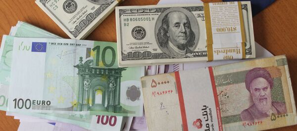 Euro, dollar et rial iranien - Sputnik Afrique