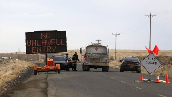 A law enforcement checkpoint is shown near the Malheur Wildlife Refuge outside of Burns, Oregon February 11, 2016. - Sputnik Afrique