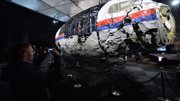 Présentation du rapport d'enquête technique sur le crash du Boeing malaisien dans le Donbass - Sputnik Afrique