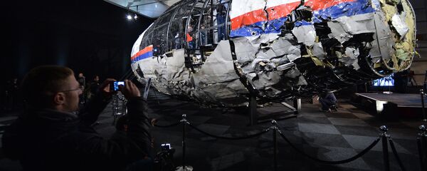 Présentation du rapport d'enquête technique sur le crash du Boeing malaisien dans le Donbass - Sputnik Afrique