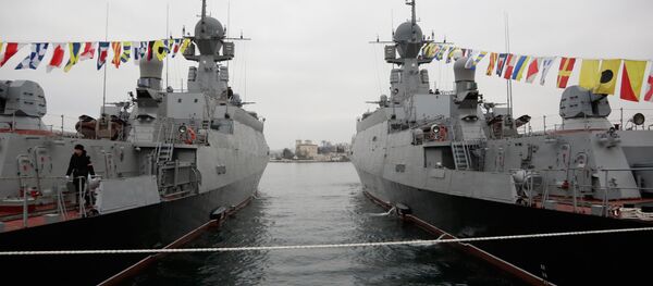 Les navires lance-missiles russes Zeleny Dol (à gauche) et Serpoukhov - Sputnik Afrique