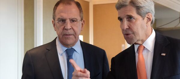 Le ministre russe des Affaires étrangères Sergueï Lavrov et le secrétaire d'Etat américain John Kerry - Sputnik Afrique