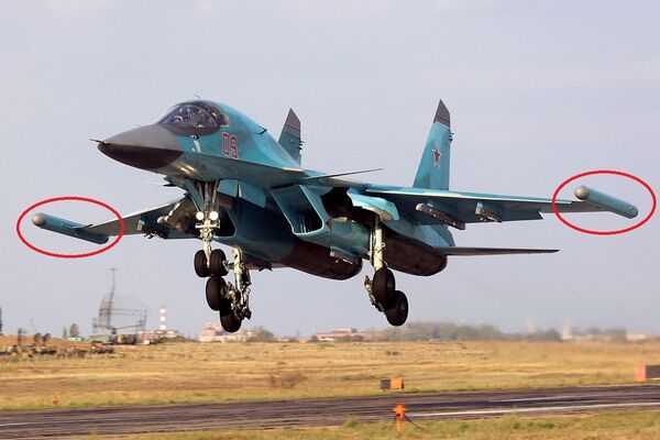 Su-34, le système Khibiny installé en bout d'aile Su-34, le système Khibiny installé en bout d'aile - Sputnik Afrique
