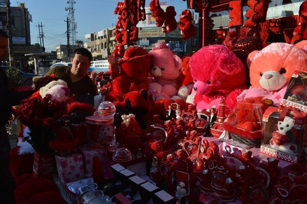 Bagdad se prépare à la Saint-Valentin - Sputnik Afrique
