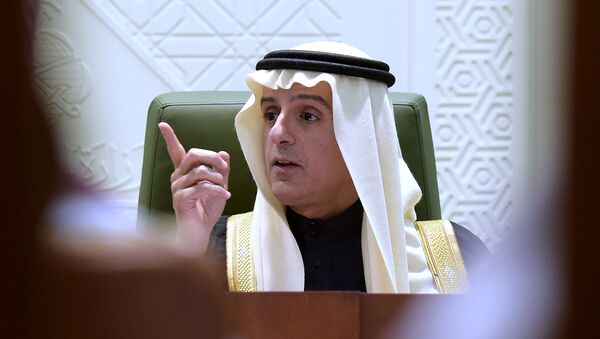 Saudi Minister of Foreign Affairs Adel al-Jubeir gestures as he speaks during a press conference held at Saudi Foreign Ministry press hall, on January 3, 2016 in Riyadh. - Sputnik Afrique