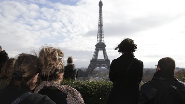 Minute de silence en mémoire des victimes des attentats du 13 novembre à Paris - Sputnik Afrique