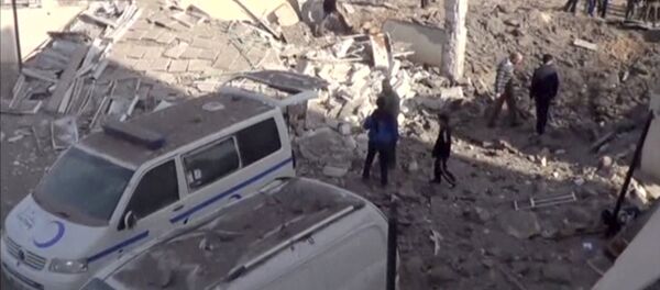 People gather near what is said to be a hospital damaged by missile attacks in Azaz, Aleppo, Syria, February 15, 2016 in this still image taken from a video on a social media website. - Sputnik Afrique