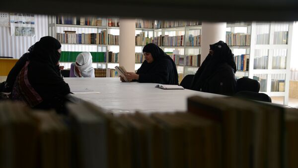 femmes afghanes lisent des poèmes d'amour, club de poésie à Kandahar - Sputnik Afrique