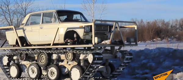 Un russe a transformé sa voiture Lada en un char - Sputnik Afrique