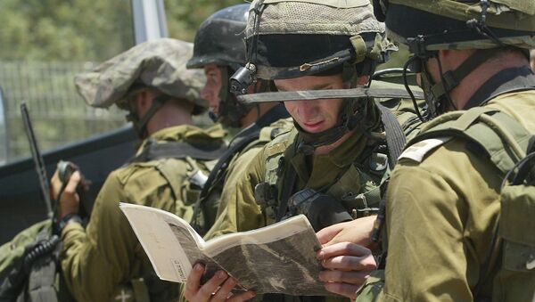 Photo d'illustration. Des soldats israéliens scrutent une carte. - Sputnik Afrique