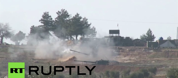 Le premier ministre turc Ahmed Davutoglu a annoncé lundi qu’Ankara ne permettra pas que la ville d'Azaz tombe aux mains de la milice kurde des YPG. - Sputnik Afrique