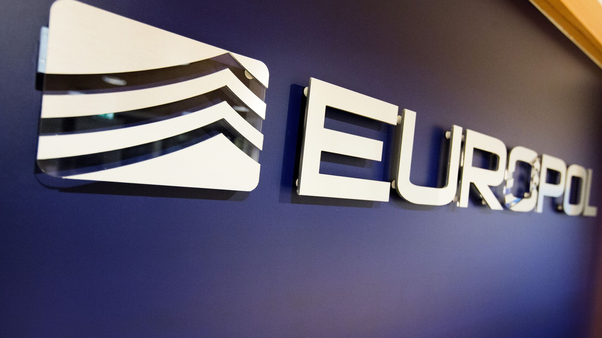 The Europol Logo in the Europol headquarters in The Hague, Netherlands, Tuesday, Nov. 24, 2015. - Sputnik Afrique, 1920, 02.02.2022