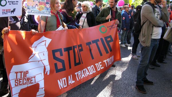 Protestation  contre le TAFTA en Europe - Sputnik Afrique