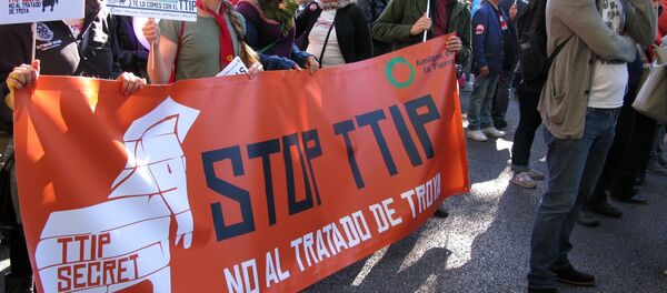 Protestation  contre le TAFTA en Europe - Sputnik Afrique