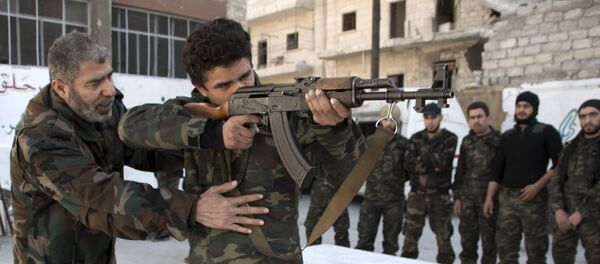(FILES) This file photo taken on February 16, 2016 shows new recruits taking part in a shooting training session at a camp in a rebel-held area of the northern city of Aleppo before fighting along with opposition fighters. A single road connects the rebel areas of eastern Aleppo to Turkey. - Sputnik Afrique