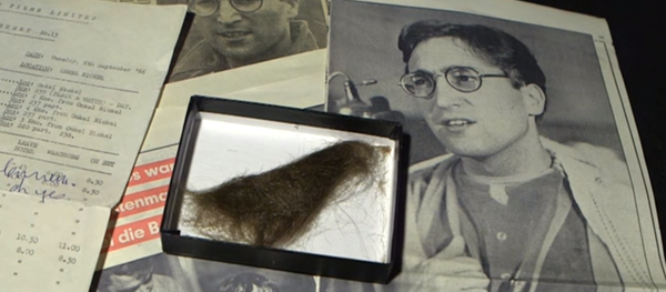 La plus longue mèche de cheveux de Lennon vendue aux enchères - Sputnik Afrique