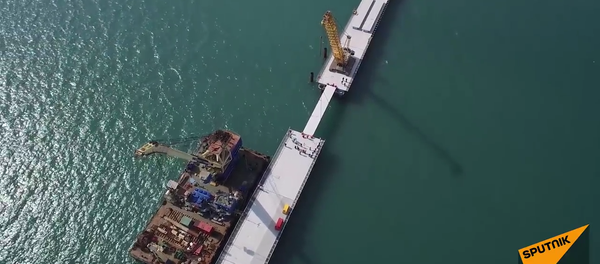 Le pont qui reliera la Crimée  et la Russie continentale est en cours de construction. - Sputnik Afrique