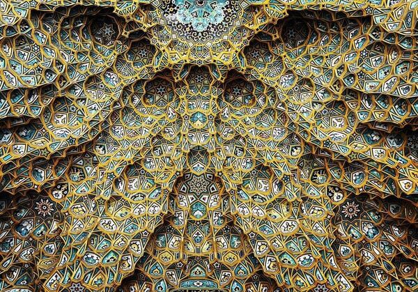Le plafond de la mosquée de Hazrat-Masoumeh dans la ville de Qom en Iran. - Sputnik Afrique