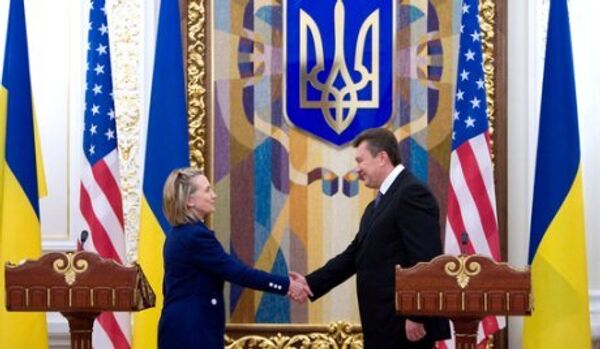 Hillary Clinton en visite en Ukraine désormais neutre - Sputnik Afrique