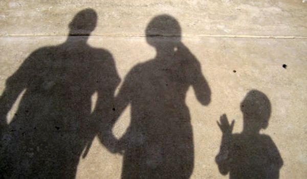 Deux parents américains bons et travailleurs ont maltraité leurs enfants adoptés russes - Sputnik Afrique