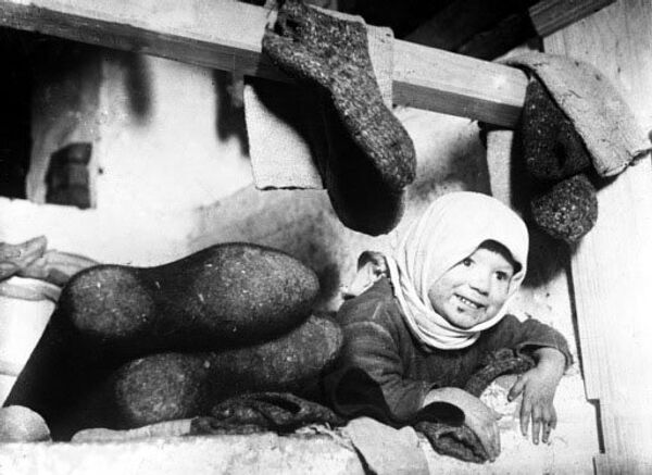 Les bottes de feutre semblent avoir pour prototype les bottes des nomades asiatiques fabriquées au moyen du feutrage de laine. Photo de 1928. - Sputnik Afrique