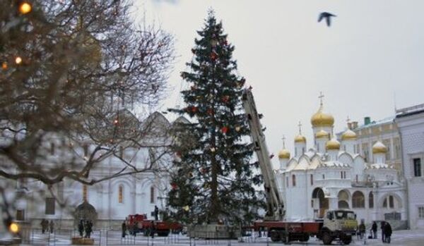 Le sapin de Noël sera transporté à Moscou le 17 décembre - Sputnik Afrique