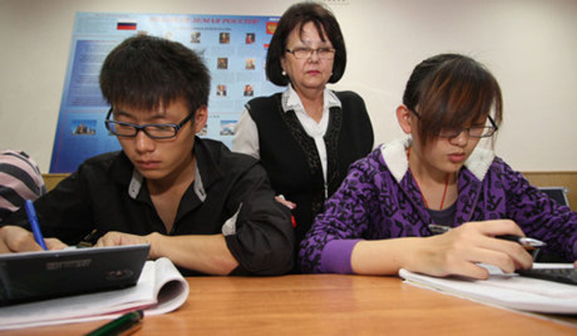 Китайские вузы. Обучение китайскому языку вузы. Shanghai university магистратура. Российские студенты в китае. Обучение китайскому языку вузы.