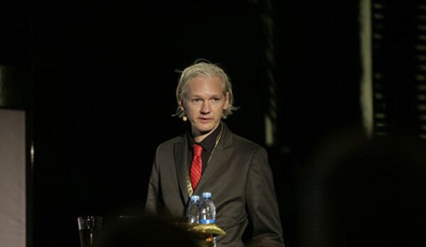 Assange signe un contrat de plus d'1,5 M USD pour son autobiographie - Sputnik Afrique