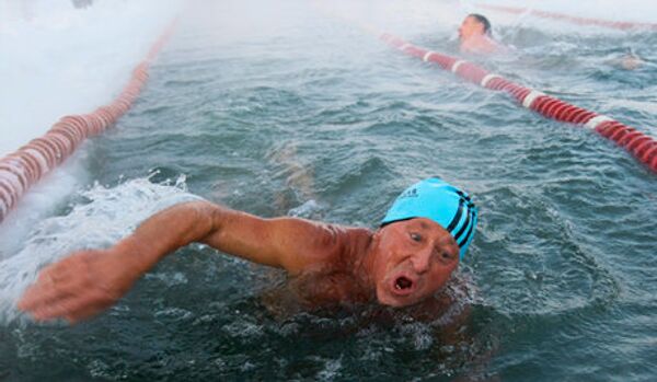 Les compétitions de nage hivernale ont eu lieu dans la région de Toula - Sputnik Afrique