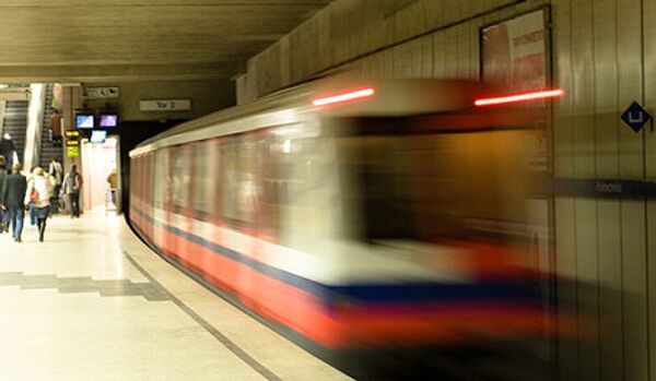 Les passagers du métro à Varsovie peuvent apprendre le russe - Sputnik Afrique