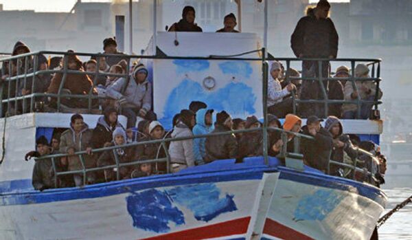 Un nouveau lot de réfugiés tunisiens est arrivé sur l’île italienne - Sputnik Afrique