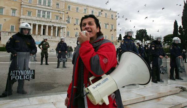 Des milliers de manifestants ont bloqué dimanche en Grèce un péage - Sputnik Afrique