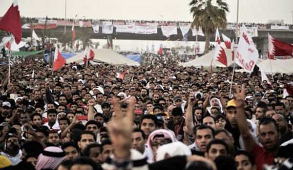 Révoltes arabes: des dizaines de milliers de manifestants à Manama - Sputnik Afrique