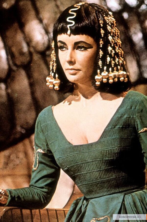 En 1963, grâce à son interprétation de Cléopâtre dans le film éponyme, Elisabeth Taylor devient l’actrice la mieux payée d’Hollywood remportant un cachet d’un million de dollars. - Sputnik Afrique